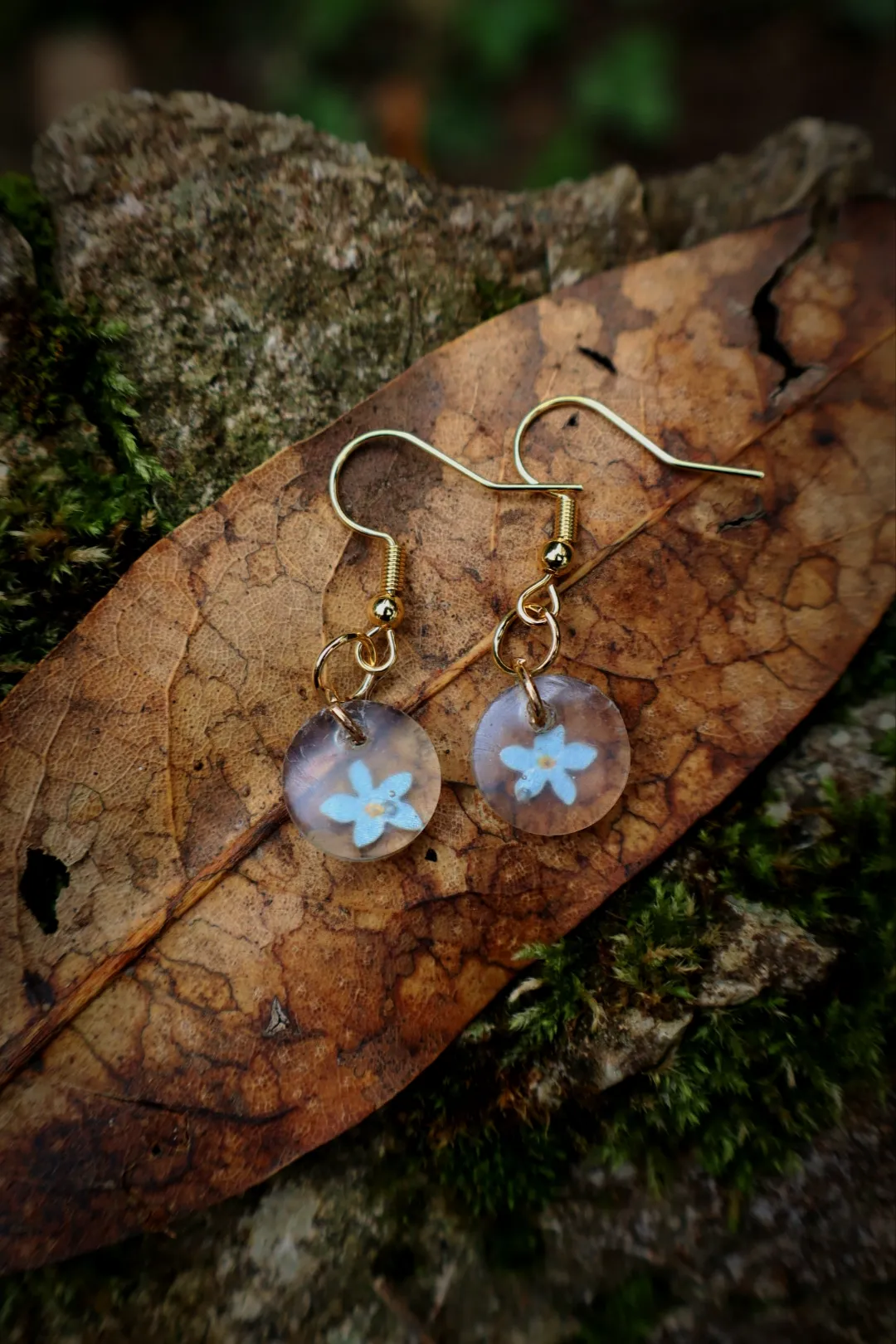 Pendientes de resina con flores de Vallisa